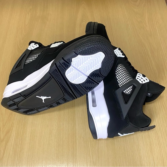 Jordan 4 Retro White Thunder -Men's Sleek Sneakers Shoes - Picture 6 of 8